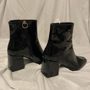 Black Block Heel Ankle Boots / Size 8 / 2 In Heels